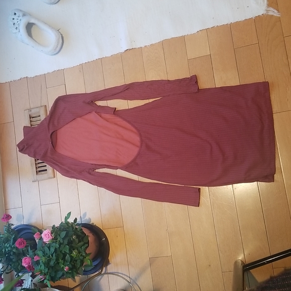 Turtle Neck Maroon Long Sleeves Ribbed Dress - Picture 2 of 4
